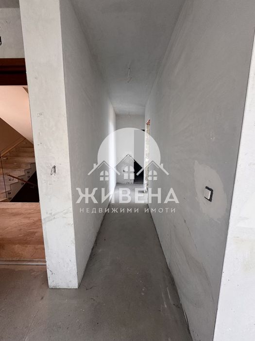 Продава 3-стаен апартамент, кв. Галата, плюс 2 паркоместа - снимка 10