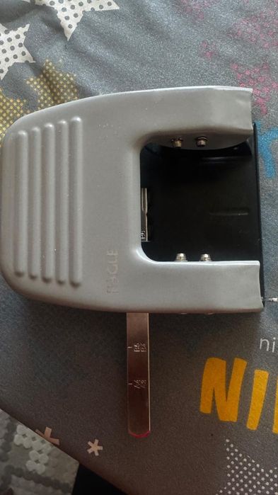 Дырокол канцелярский