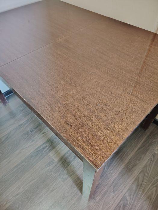 Стол сотилади...