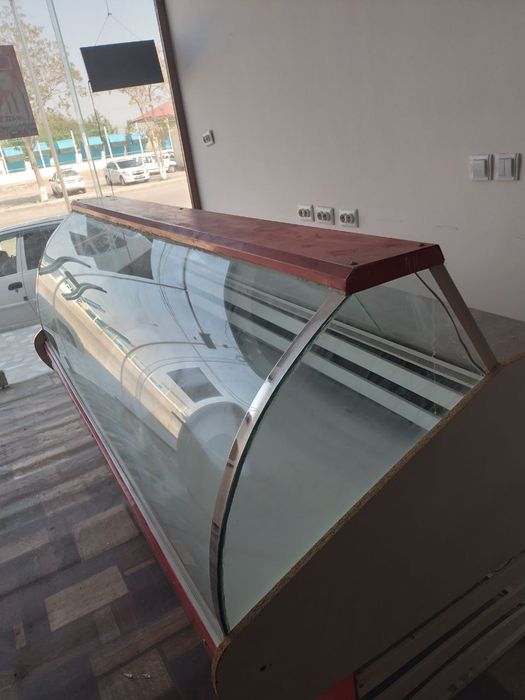 vitrina xanadelnik sotiladi.