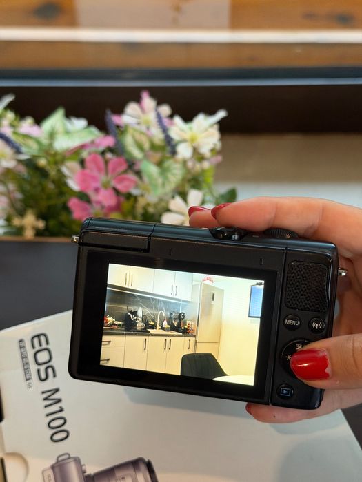 Canon eos m 100