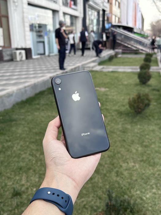 iPhone XR 64GB .