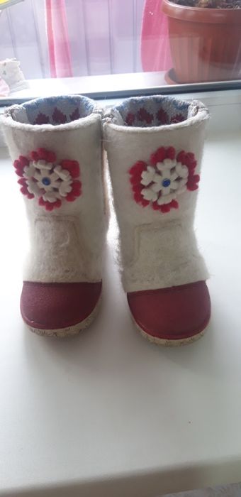 Продам детские валенки