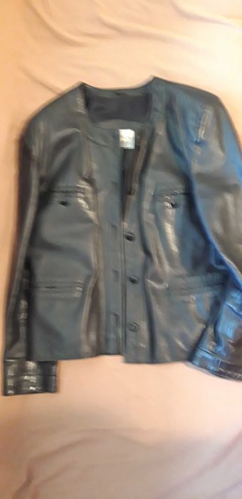 Кожено яке от естествена кожа.