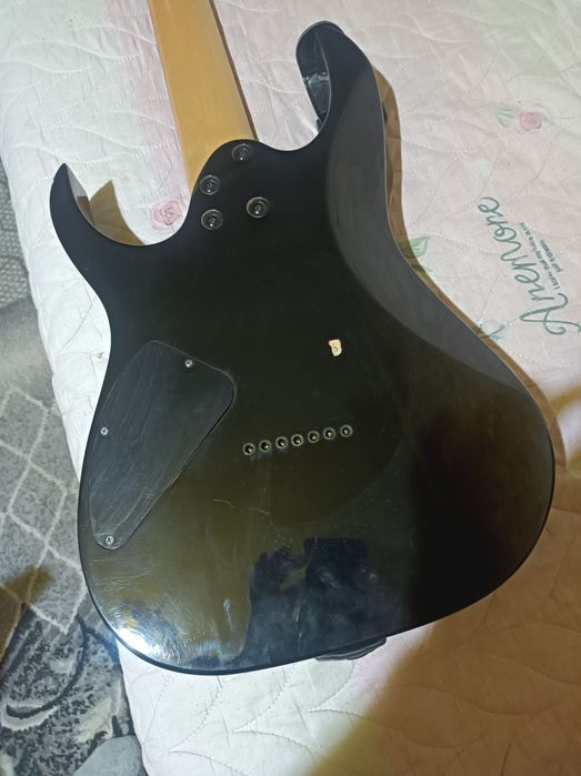Продаётся семиструнный ibanez