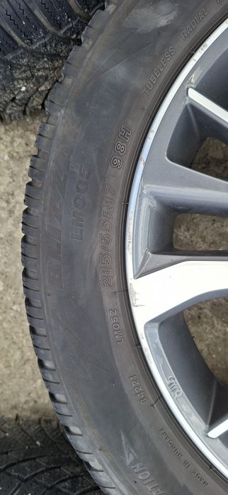 Гуми Зимни 215/55/17 Bridgestone Blizzak 4бр.
