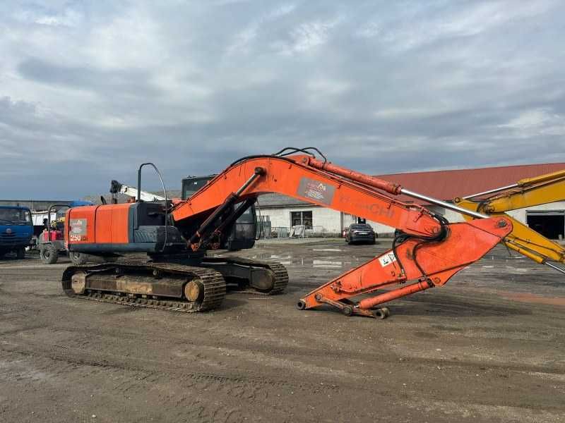 Dezmembrez excavator pe senile Hitachi Zaxis ZX 250 Seini