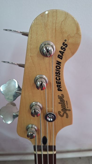 Продам Бас-гитару Squier Affinity Series Precision Bass PJ