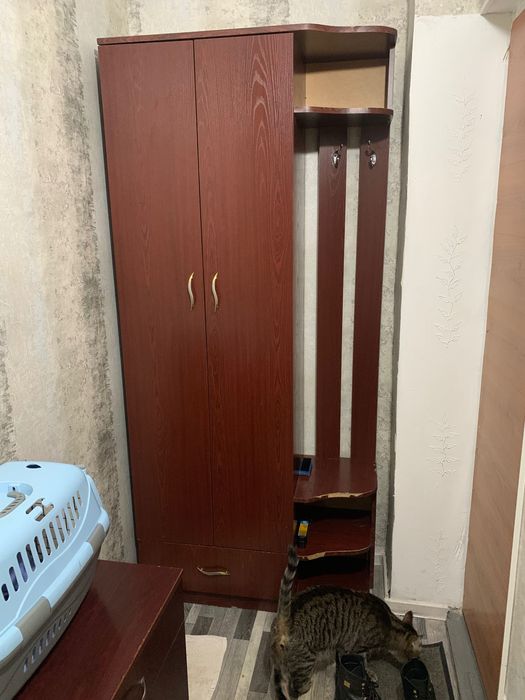 Продам шкаф и тумбы