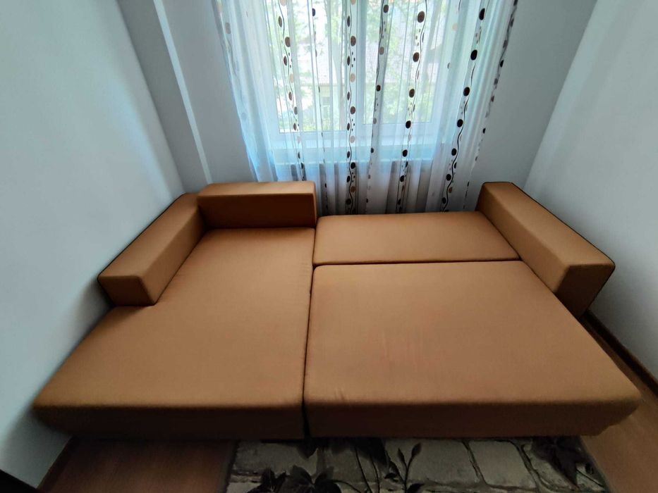 Canapea extensibila cu 3 locuri