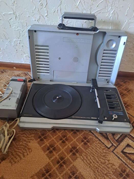 Проигрыватель стерео ,для пластинок