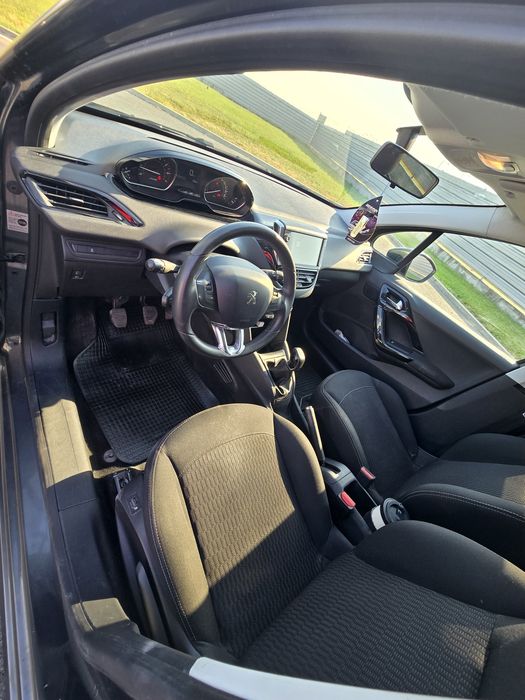 Peugeot 208 2018 73000 km climatronic LED