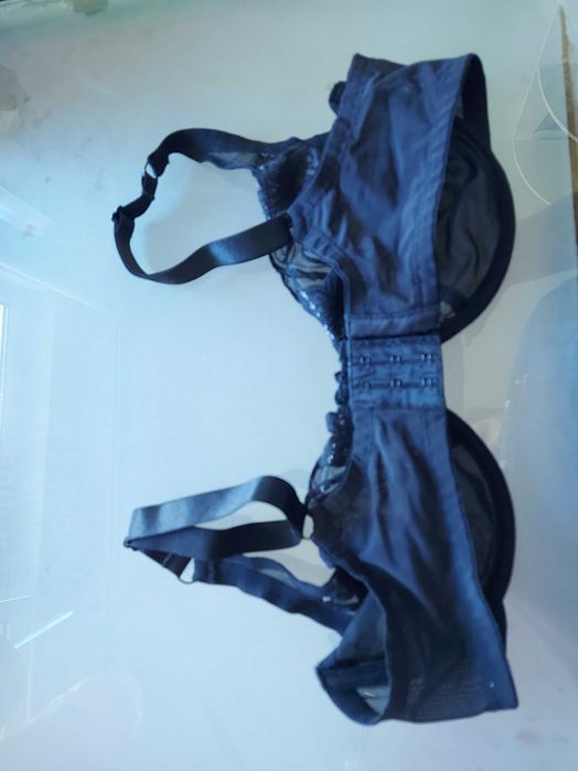 Сутиени големи размери 90 D