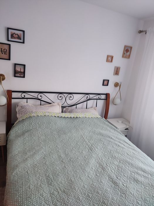 Cadru Pat Matrimonial 180x200 cm – Metal și Lemn Masiv + Somieră Inclusă