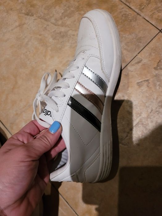 Оригинални маратонки adidas