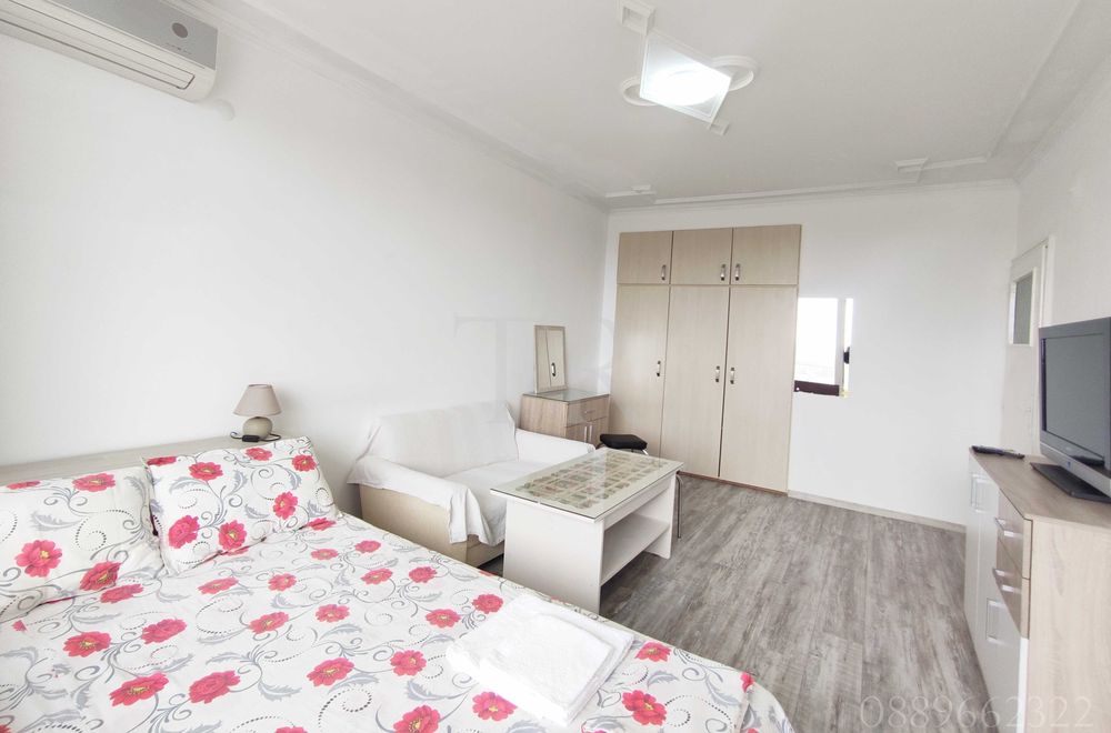 Първа линия за нощувки, 2-ст. + отделна кухня, ж.к. Лазур, гр. Бургас