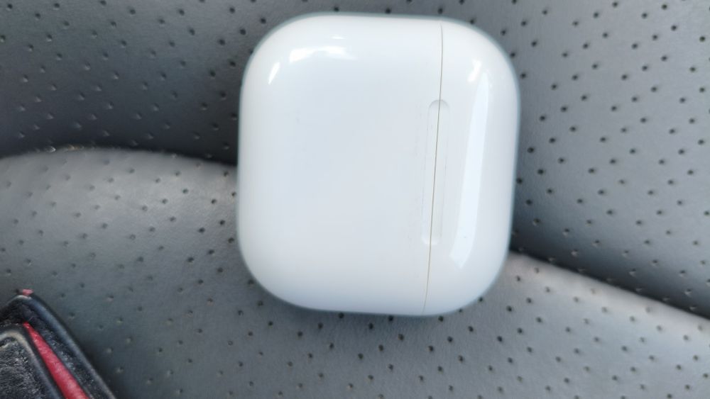 Продам Apple AirPods 4.