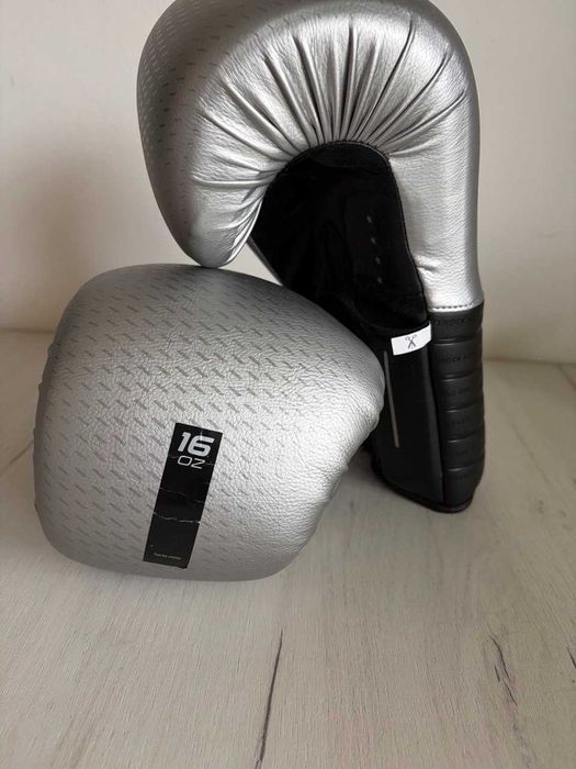 Боксови ръкавици Рекетло, размер 16 + протектор за зъби, нови
