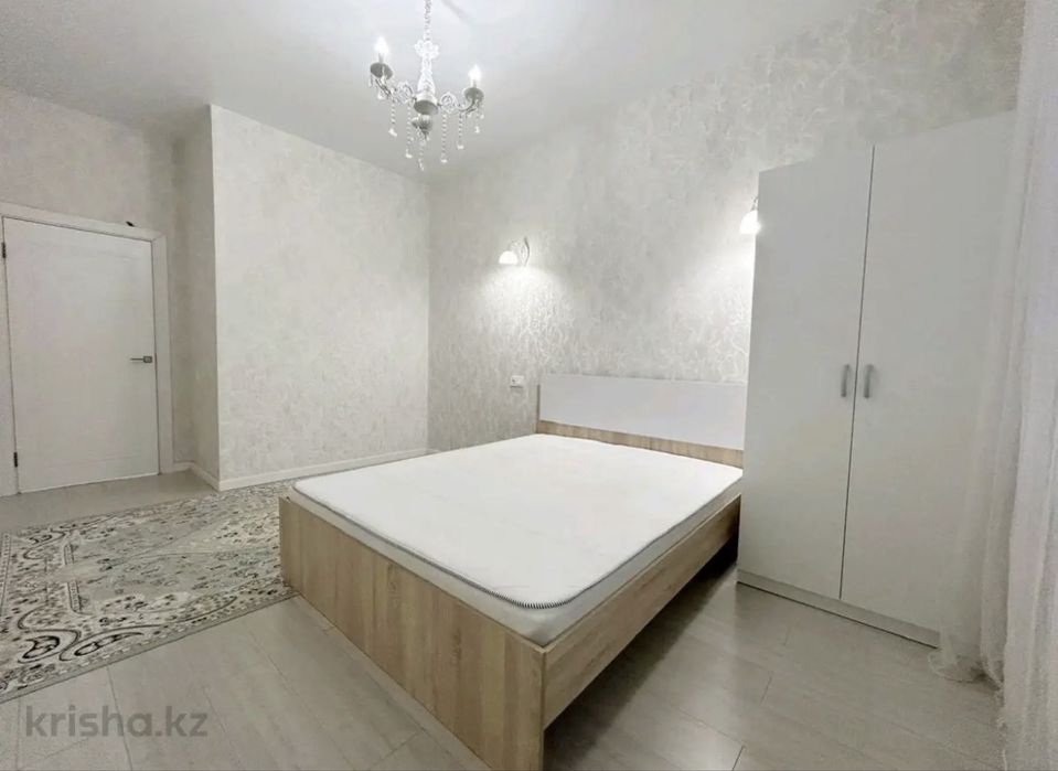 Кровать двуспальная с матрасом