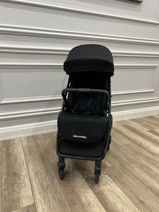 продам фирменную коляску easywalker