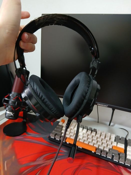 Компютер наушник