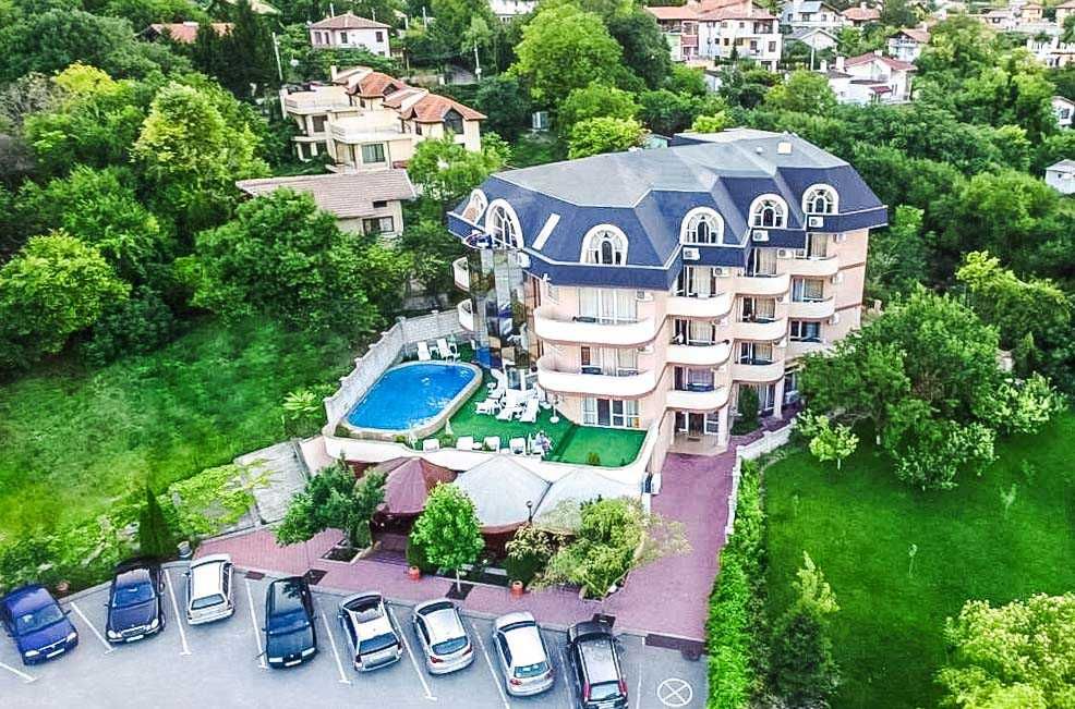 Продава се Хотел в Балчик - 2000 кв.м за 230 €/кв.м - Снимка #1