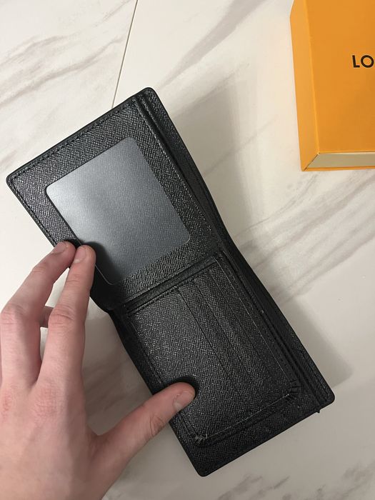 Portofel LV nou.