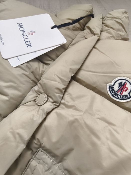 Уникално дамско яке Moncler в два цвята