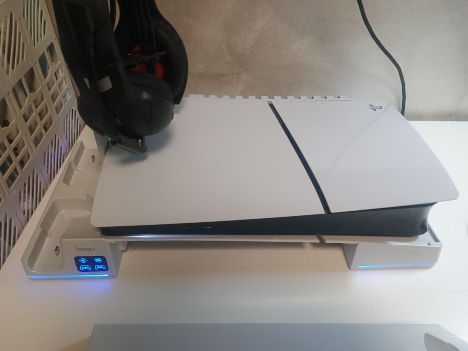 Vând PlayStation 5 slim digital edition