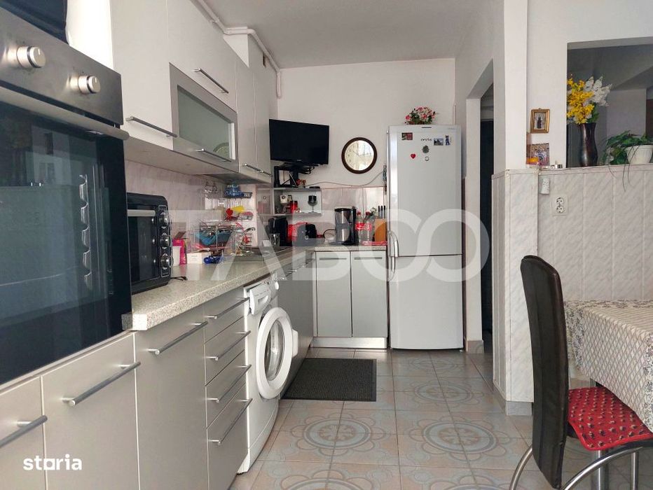 Apartament 62 mp 3 camere etaj 3 balcon pivnita Piata Noua Cisnadie — fotografia 1