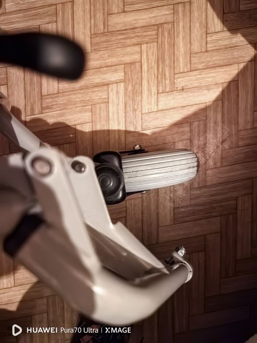 Инвалиден стол в перфектно състояние, без следи от употреба.