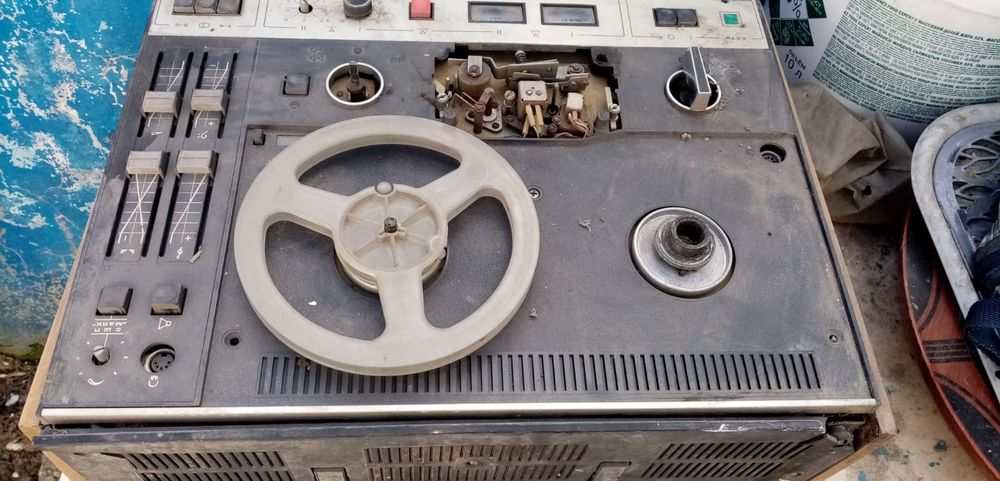 Продаю магнитофон 90 х