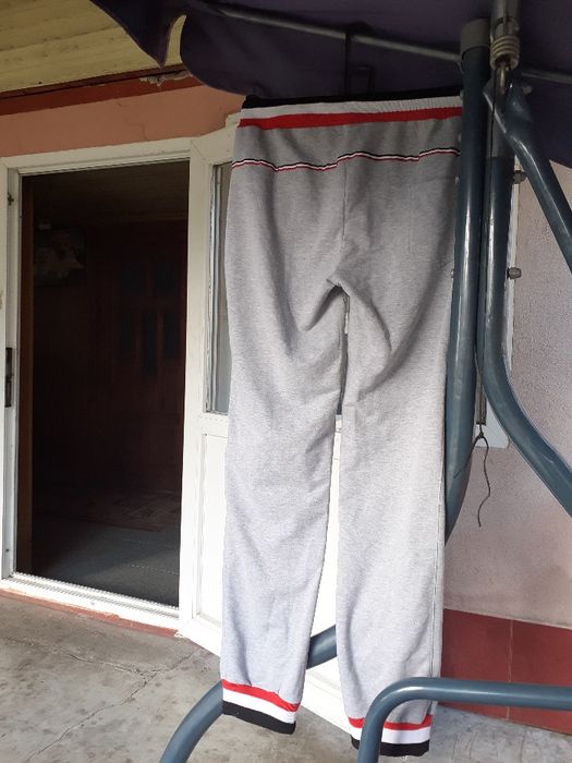 Pantaloni bărbăteşti