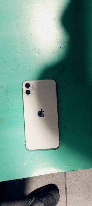 Продам айфон 11 64 гб