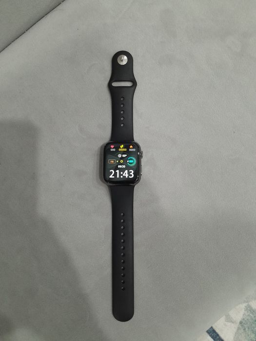 Смарт-часы почти новые