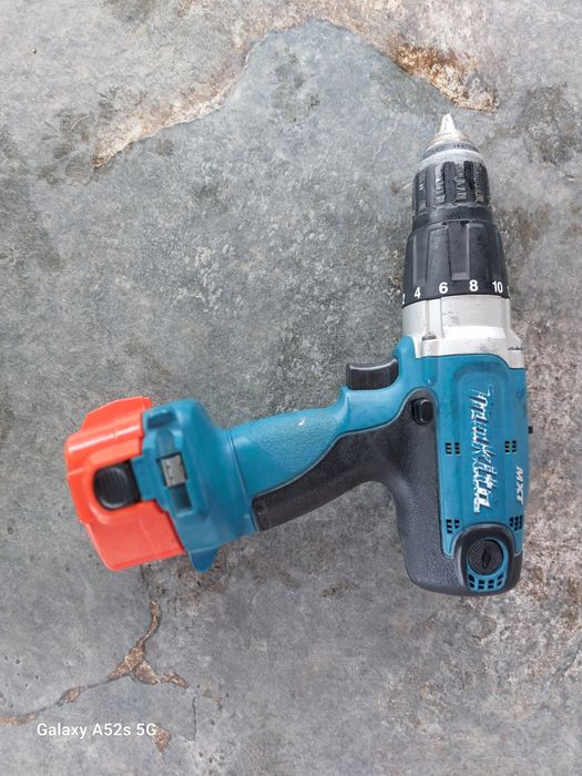 Bormasina cu percutie Makita