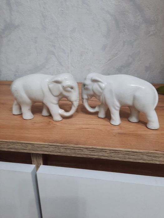 Фарфоровые    Статуэтка.