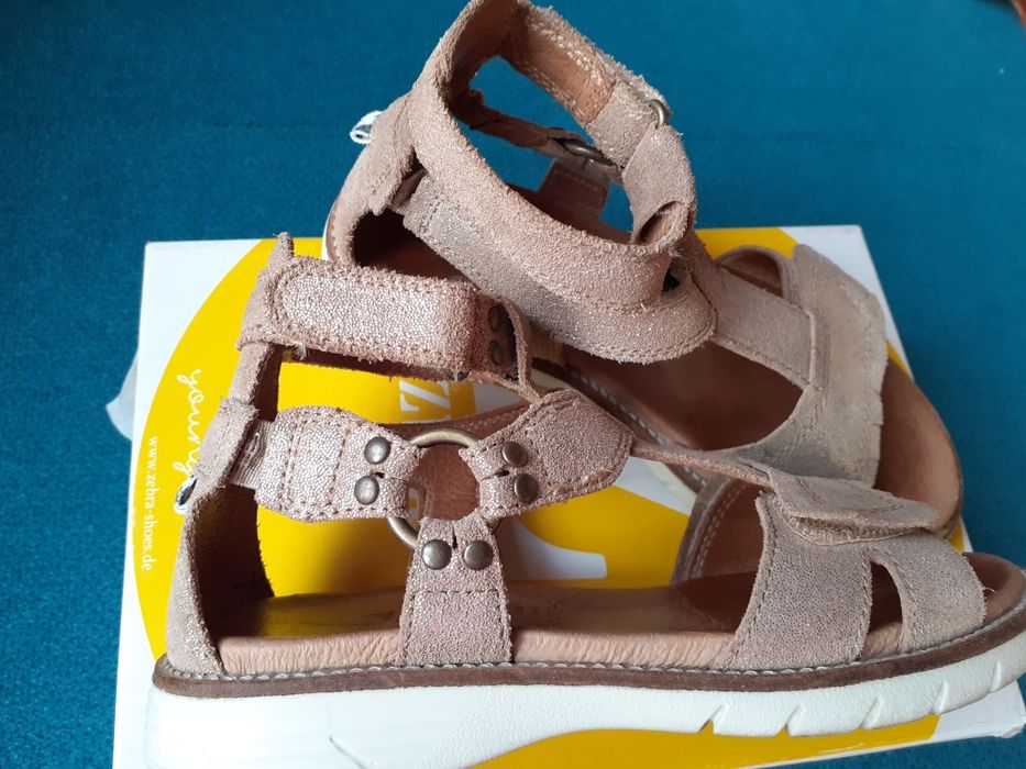 Естествена кожа сандали номер 33