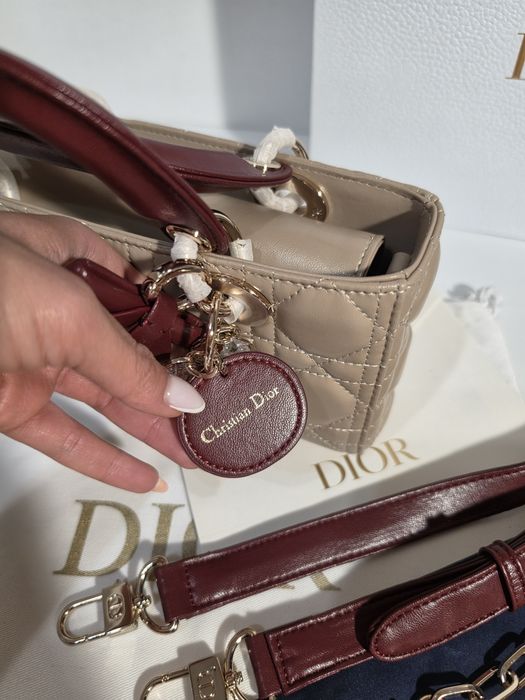 Налична чанта Dior D-Joy