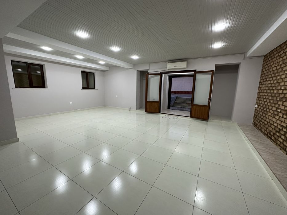 Сдаётся в аренду коммерческое помещение, 76 м2, цоколь