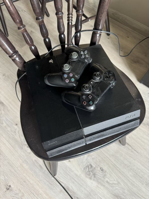 PlayStation4 500гб состояние хорошее
