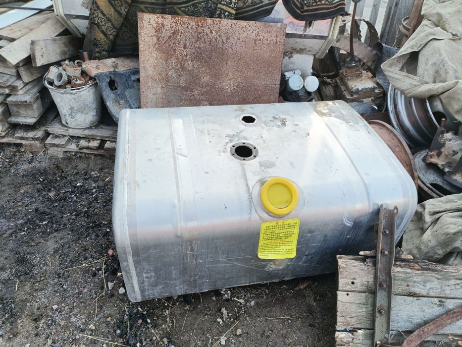 Продам топливный бак