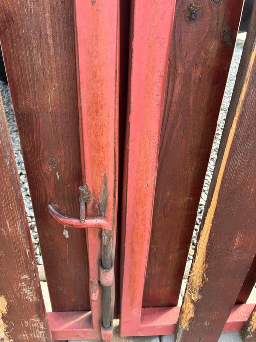 Vand poarta rama de fier si lemn