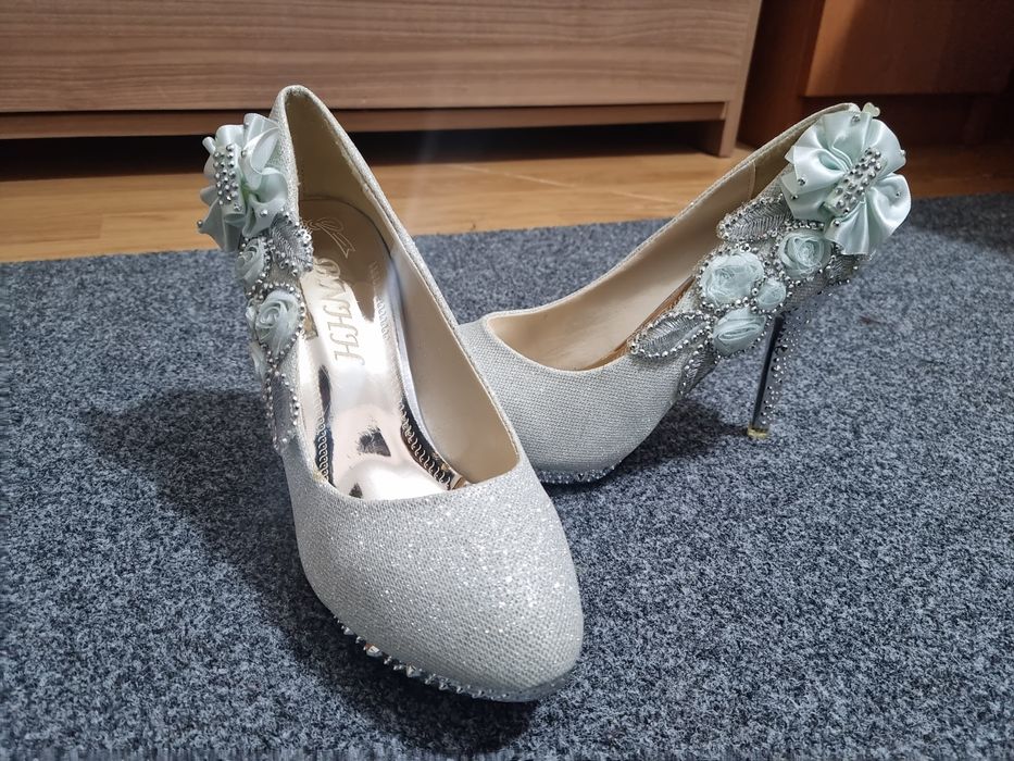 Pantofi stiletto noi marime 39