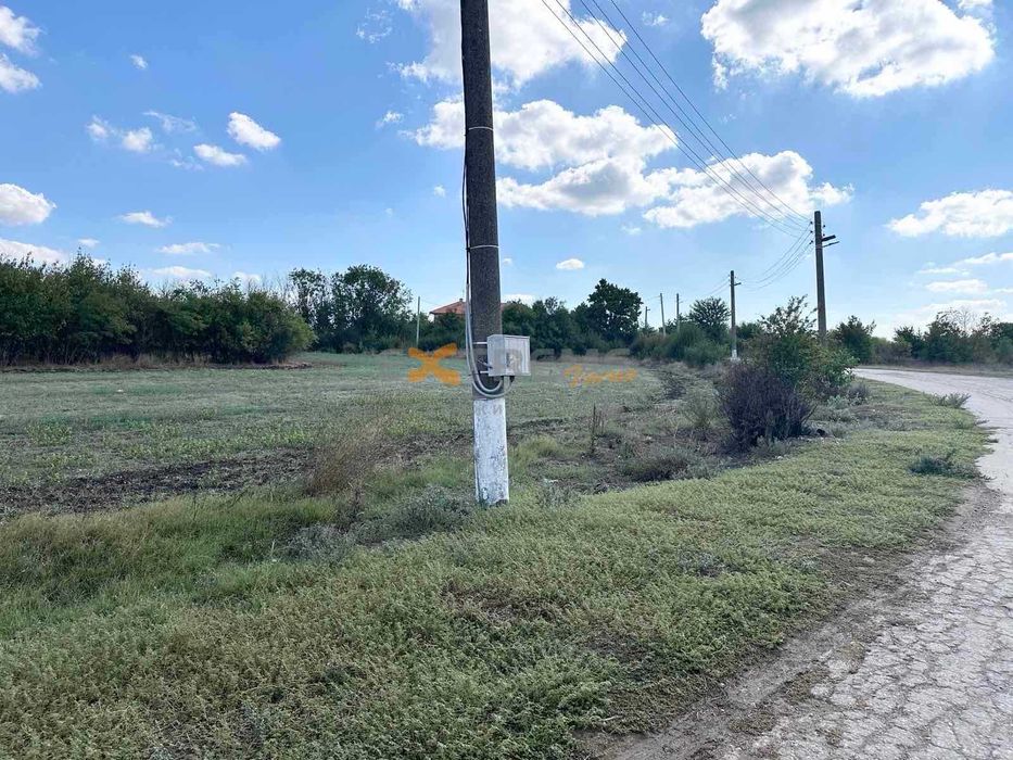 КЪЩА с парцел 4940 кв.м. на 15 км от морето