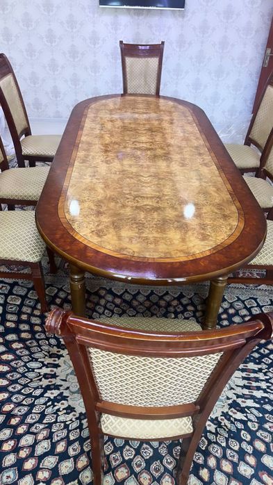 Продаю стол и 12 стуля.
