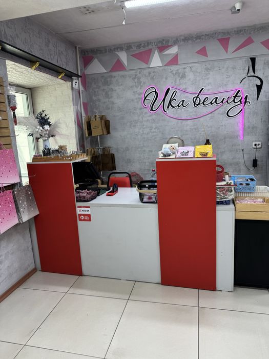 Продам стеллажи и ресепшен