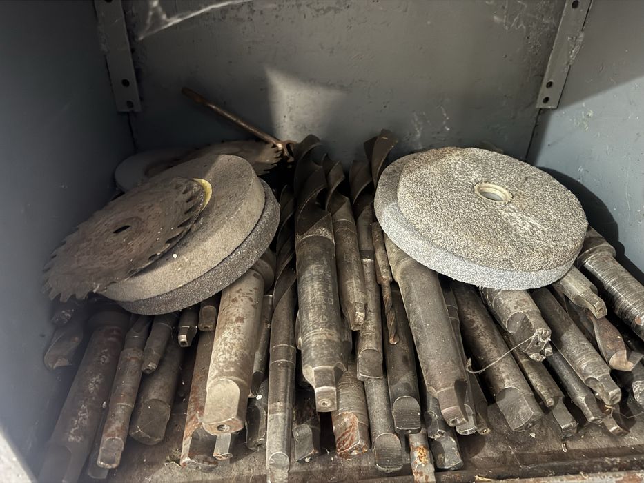 Burghie strung cu dulap cu tot pastile vidia ……