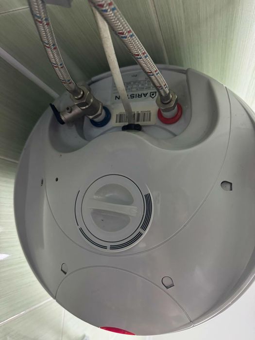 Водонагреватель (бойлер) Ariston