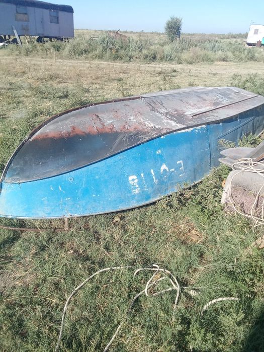 Продам лодку с мотором